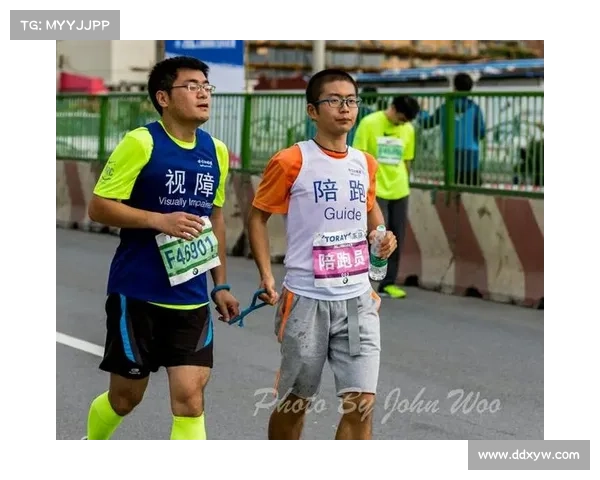 陪跑员在马拉松赛事中的角色与价值探析:从支持到心理引导的多维度解读 陪跑员在马拉松赛事中的角色与价值探析:从支持到心理引导的多维度解读